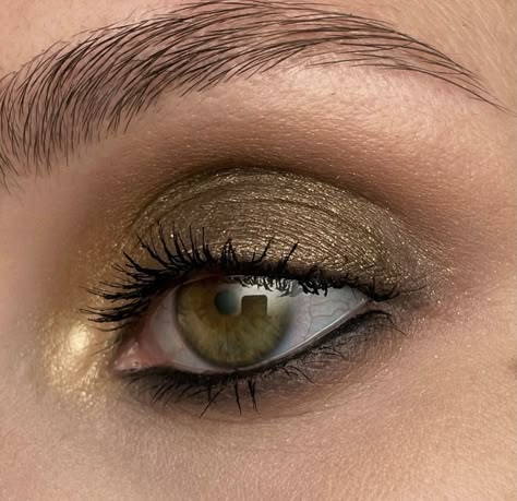 Brown Green Eyes Makeup, Blue Eyeshadow Smokey Eye, Smoky Green Eyes, Olive Eyes Makeup, Olive Makeup Looks, Green Brown Eyeshadow, Makeup Looks For Hazel Green Eyes, Olive Green Eye Makeup, Khaki Eye Makeup