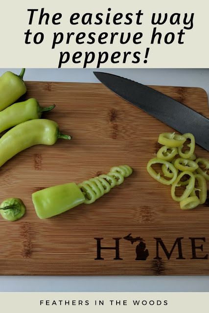 This is a super simple method for preserving hot peppers! Peppers hold up great to freezing and do not lose any color or flavor when thawed. Plus, it only takes a few minutes to preserve a years worth of peppers! #homesteading #foodpreservation How To Preserve Hot Peppers, Freezing Hot Peppers, Freeze Banana Peppers, How To Preserve Serrano Peppers, Preserve Chili Peppers, Freezing Hot Peppers From Garden, How To Preserve Anaheim Peppers, Preserving Peppers, Long Hot Peppers