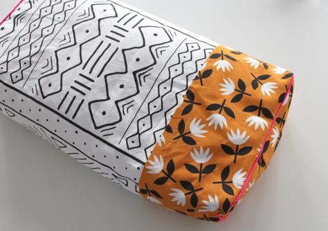 How to Create a Colorful DIY Yoga Bolster | Spoonflower Blog Yoga Cushion Diy, Diy Yoga Bolster How To Make, Diy Yoga Block, Yoga Bolster Pattern, Yoga Bolster Diy, Diy Meditation Pillow, Yoga Crafts, Yoga Mat Bag Pattern, Yoga Tools