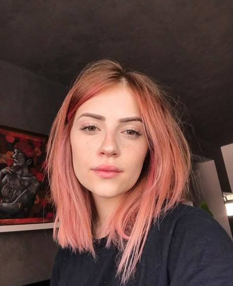 Coral Hair, Short Grunge Hair, Peach Hair, Hair Streaks, Dye My Hair, Hair Inspo Color, Grunge Hair, Brown Hair Colors, Aesthetic Hair