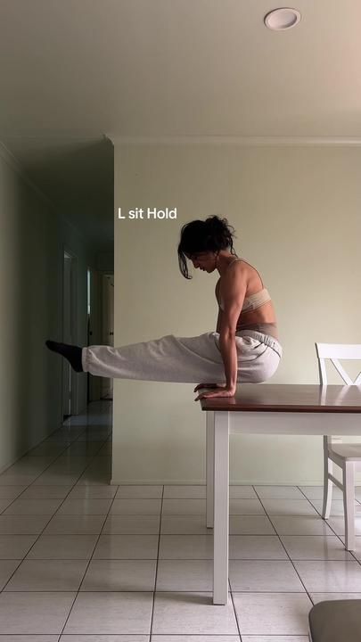 meli on TikTok Women Calisthenics Workout, Calisthenics Women Aesthetic, Calisthenics Poses, Women’s Calisthenics, Meli Calisthenics, Cool Calisthenics Moves, Art Outfits, Flexibility Workout, Calisthenics