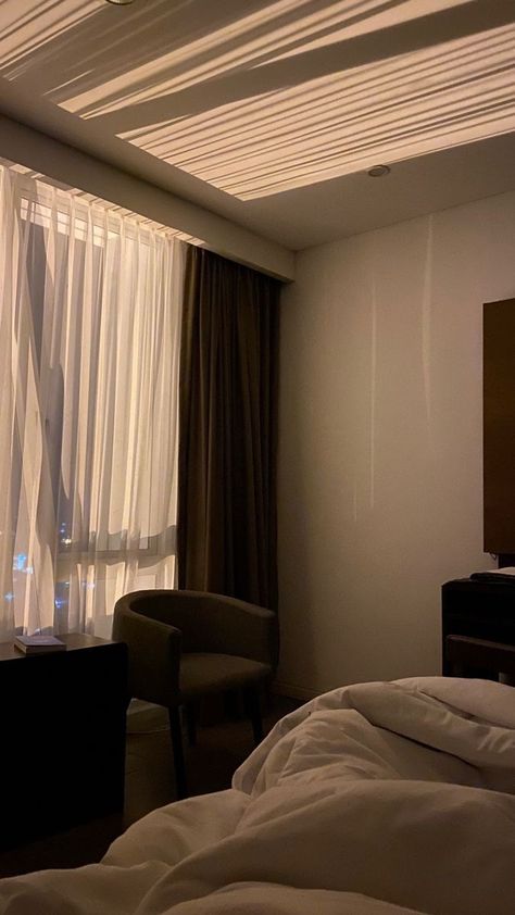 Condo Aesthetic Outside, Hotel Room Fake Story, Hotel Room Instagram Story, Snap Hotel, Hotel Room Snap, Bedroom Snap, Hotel Snap, Hotel Room Aesthetic, Bedroom Layouts For Small Rooms