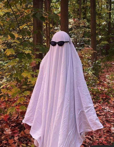 Halloween Costumes Ghost, Ghost Wearing Sunglasses, Ghost Sunglasses, Ghost Costume Women, Ghost With Glasses, Ghost With Sunglasses, Costumes With Glasses, Halloween Costumes Glasses, Ghost Dresses