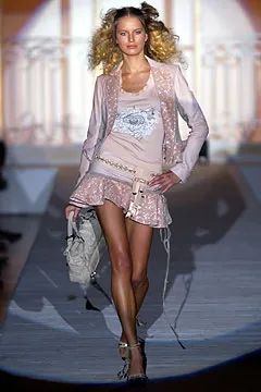 Antonio Berardi Spring 2003 Ready-to-Wear Collection | Vogue Antonio Berardi, Spring Wardrobe, These Girls, Spring Collection, Modern Luxury, Designer Brands, Fashion News, Designer Fashion, Celebrity Style