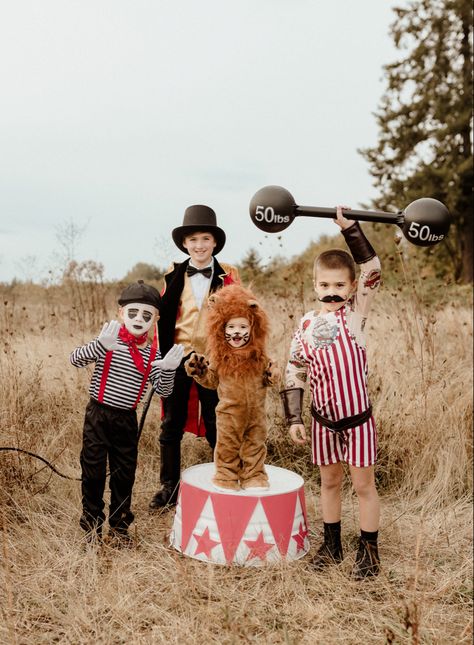 Circus Costumes Family, Haunted Circus Costumes, Circus Costume Family, Two Boys Halloween Costumes, Clown Family Halloween Costumes, Circus Family Halloween Costumes, Circus Group Costume, Circus Theme Halloween Costumes, Circus Animal Costume