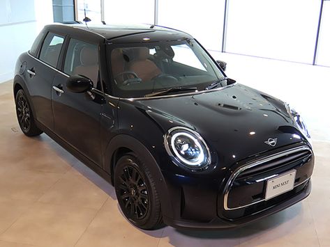 Mini Cooper 2017, Black Mini Cooper, Car Vibes, Cooper Car, Vision 2024, Lux Life, Girl Car, Mini Coopers, Future Cars