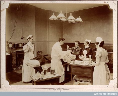 Metropolitan Hospital, London 1896. 1800s Women, Operating Theatre, Medical Sales, Wellcome Collection, Vintage Nurse, Vintage Medical, Old London, Medical History, Vintage Pictures