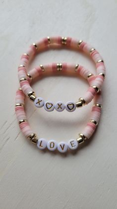 Poly Clay Beads Bracelets, Clay Bead Word Bracelet Ideas, Clay Bracelets With Words, Xoxo Clay Bead Bracelet, Polymer Beads Bracelet, Valentine Clay Bracelets, Clay Need Bracelets, Cute Things To Write On Bracelets, Clay Beads Matching Bracelets