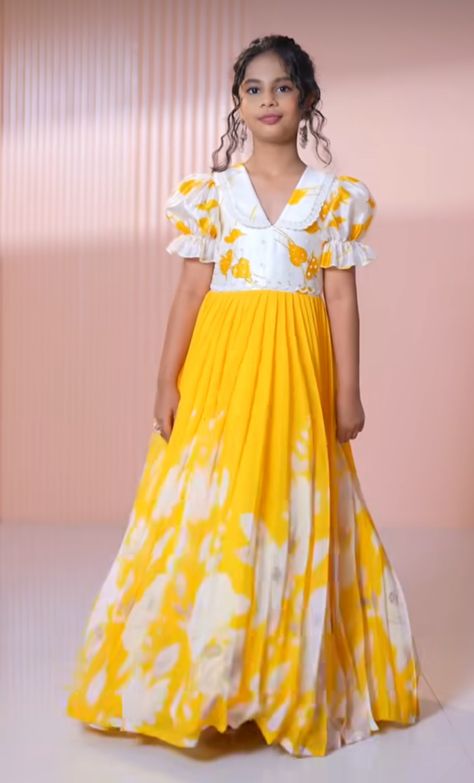 Haldi Dress For Kids, Long Frocks For Kids, Pattu Dress, Haldi Dress, Frocks And Gowns, Pattu Pavadai, Kids Dress Collection, Long Gown Design, Dress For Kids