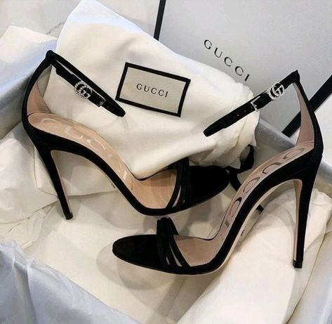 🖤💎🖤💎 Luxury Heels, Gucci Heels, Shoes Heels Classy, Fancy Shoes, Hype Shoes, Girly Shoes, Aesthetic Shoes, Fashion Heels, Pretty Shoes