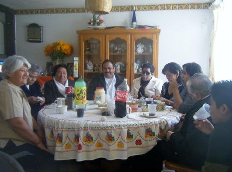 Un buen desayuno con la familia antes de partir a la gran reunion Reunion Familiar, Family Reunion, One Day, Vision Board