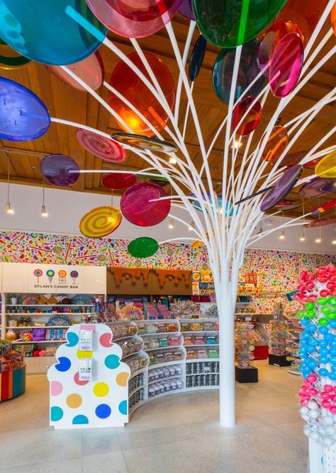 Dylan's Candy Bar Candy Store Design, York Candy, Lollipop Tree, Candy Display, Candy Christmas Decorations, Chocolate Shop, Chocolate Factory, Candy Store, Candy Shop