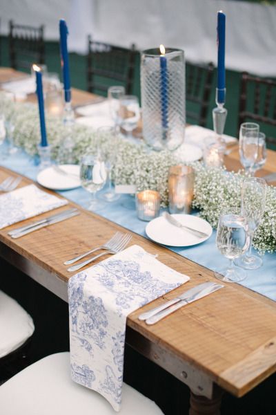 Gorgeous blue decor: http://www.stylemepretty.com/florida-weddings/miami-fl/2015/04/21/elegant-toile-inspired-miami-garden-wedding/ | Photography: Katie Lopez - http://katielopezphotography.com/ China Plates Wedding, Toile Wedding, Villa Woodbine, Expo Ideas, Passover Table, Rome Wedding, Cozy Wedding, Bridal Expo, Miami Gardens