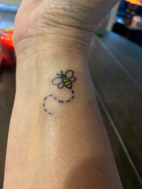 Small Bee Tattoo Simple, Small Bee Tattoo, Small Bees, Honeymoon Planning, Bee Tattoo, Best Friend Tattoos, Tattoos For Daughters, Crafty Kids, Friend Tattoos