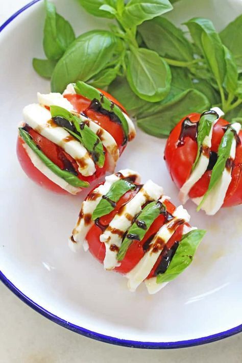 A simple but impressive way of serving a Caprese Salad. A great way to get kids excited about tomatoes! | My Fussy Eater Blog Canapes Faciles, Nibbles For Party, Sommer Mad, Fussy Eaters, Easy Meals For Kids, Party Finger Foods, God Mat, Snacks Für Party, Tomato Recipes