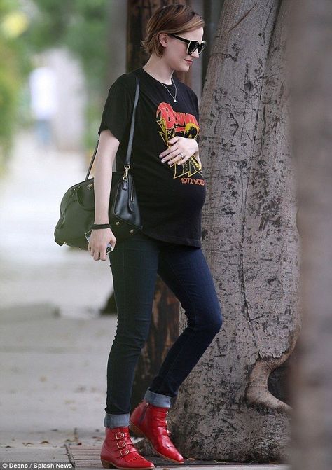 Evan Rachel Wood Street Style Punk Maternity, Outfits With Jeans, Jamie Bell, Rachel Wood, Mommy Outfits, Evan Rachel Wood, Cute Maternity Outfits, Stylish Maternity Outfits, Maternity Outfits