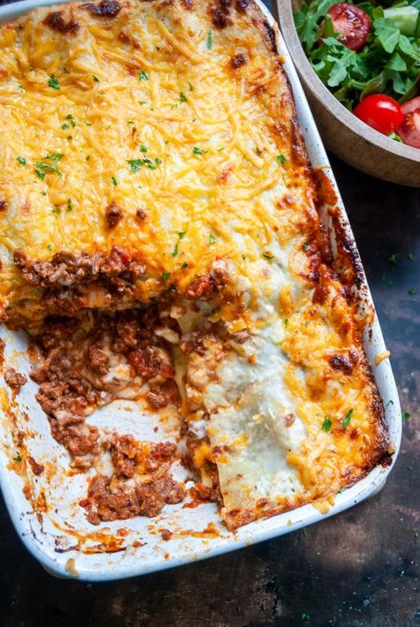 The best homemade lasagne recipe with layers of pasta, slow cooked beef ragu, white bechamel sauce and lots of melted cheese! Lasagne Recipes Beef, Homemade Lasagne, Lasagne Sheets, Mozzarella Pasta, Beef Ragu, Lasagne Recipes, Lasagna Recipes, Slow Cooked Beef, Bechamel Sauce