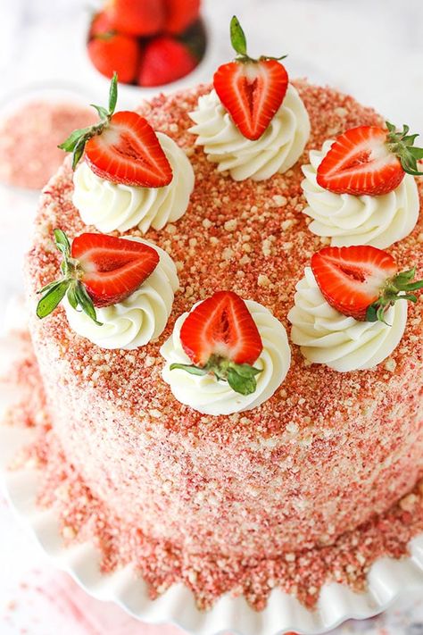 Strawberry Shortcake Flavored Cake, Vanilla And Strawberry Cake, Strawberry Shortcake Recipe, Cake Strawberry, Shortcake Recipe, Strawberry Frosting, Strawberry Buttercream, Smooth Cake, Freeze Dried Strawberries