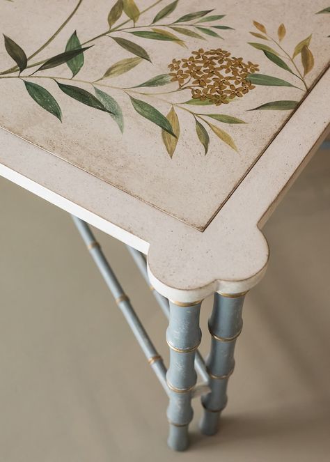 Table Top Art Ideas, Table Painted With Flowers, Hand Painted Table Top, Hand Painted Dining Table, Hand Painted Table Tops Ideas, Coffee Table Painting Ideas, Table Top Painting Ideas, Painted Table Top Designs, Magic Furniture