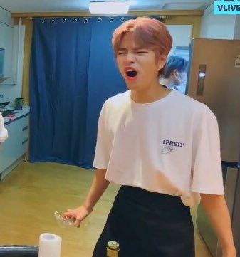 Mings-ly 🥟☀️ on Twitter: "Kim Seungmin, the living meme a thread @Stray_Kids 🐶… " Savage Kids, Stray Kids Seungmin, Kid Memes, Kids Icon, Meme Faces, Crazy Kids, Kpop Funny, Funny Faces, Mixtape