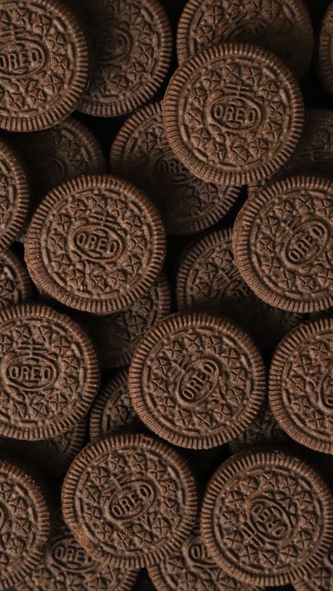 Chocolate Wallpaper Iphone, Cookies Wallpaper Iphone, Oreo Wallpaper, Creating A Capsule Wardrobe, Choco Biscuit, Chocolate Bowls, Wardrobe Revamp, Oreo Biscuits, Bond Paper Design