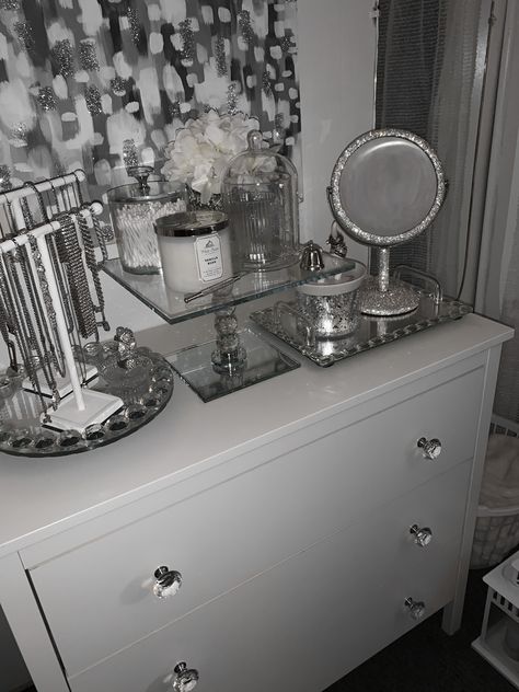 Silver Bling Bedroom Ideas, Silver Bedframe Bedroom Ideas, White And Silver Room Aesthetic, Silver And Cream Bedroom, British Room Aesthetic, Crushed Diamond Bedroom, Silver Bedroom Aesthetic, Black White And Silver Bedroom, Silver Room Decor Bedroom