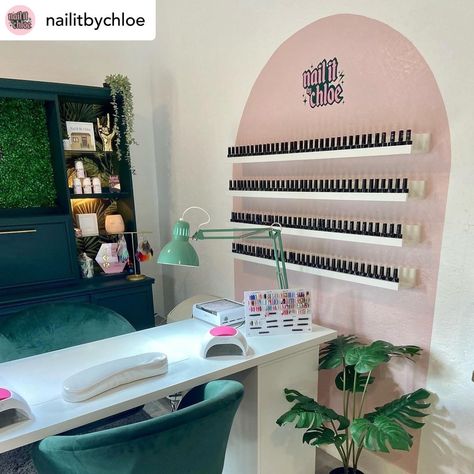 Vip Aesthetic, Nail Room Decor Ideas, Nail Room Ideas Home, Home Nail Salon Ideas, Nail Technician Room, Ideas Decoracion Salon, Gelpolish Nails, Nail Room Ideas, Tech Room