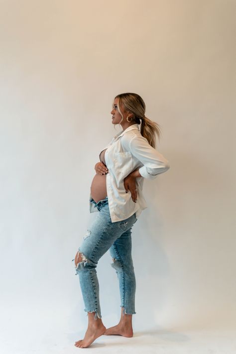 Maternity Photo Jeans And Shirt, Jeans White Shirt Maternity Shoot, Maternity Outfits For Photoshoot Jeans, Blue Jean Maternity Pictures Couple, White Shirt Blue Jeans Maternity Shoot, Maternity Shoot In Jeans, Button Up Maternity Photos, Button Up Shirt Maternity Shoot, White T Shirt Maternity Shoot