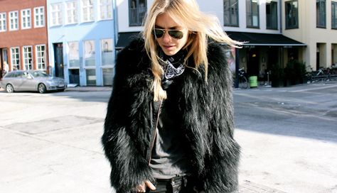 Scandi Six: Copenhagen Fashion Blogs Vol. 1 Black Fur Coat Outfit, Shaggy Fur Coat, Fur Coat Outfit, Black Fur Coat, Danish Fashion, Coat Outfit, Copenhagen Style, Street Style Inspiration, Style Crush