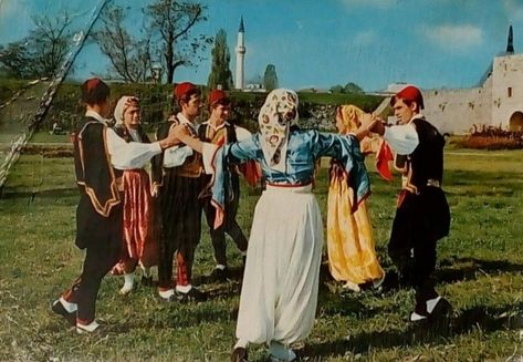 Bosnian Clothing, Culture Clothes, Slavic Clothing, Hacienda Style Homes, Folk Clothing, Culture Clothing, Greek Culture, Hacienda Style, Macedonia