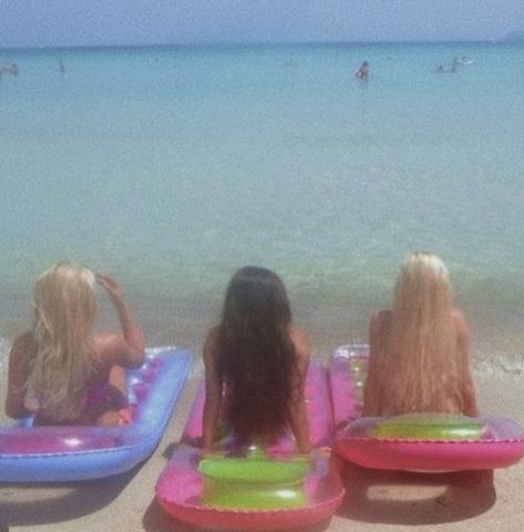 No Ordinary Girl, Beach Girl Aesthetic, H2o Mermaids, Coconut Dream, Tropical Girl, Barbie Summer, Mako Mermaids, Mermaid Aesthetic, Malibu Barbie