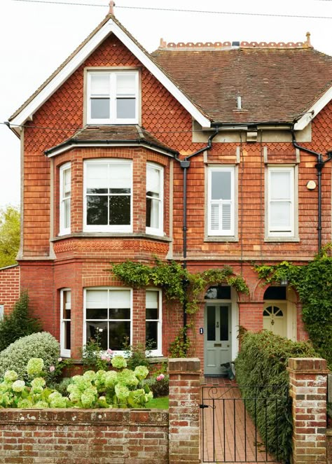 Victorian Tiny House, British House, Kerb Appeal, English Houses, Victorian Terrace House, Front Gardens, Edwardian House, Red Brick House, Victorian Terrace