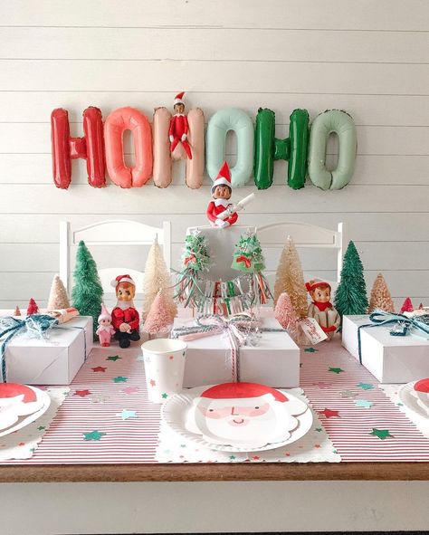 Christmas Themed Birthday Party, Themed Birthday Party Ideas, North Pole Breakfast, Christmas Cookie Party, Gingerbread Party, Christmas Dinner Party, Kids Christmas Party, Christmas Birthday Party, Christmas Balloons