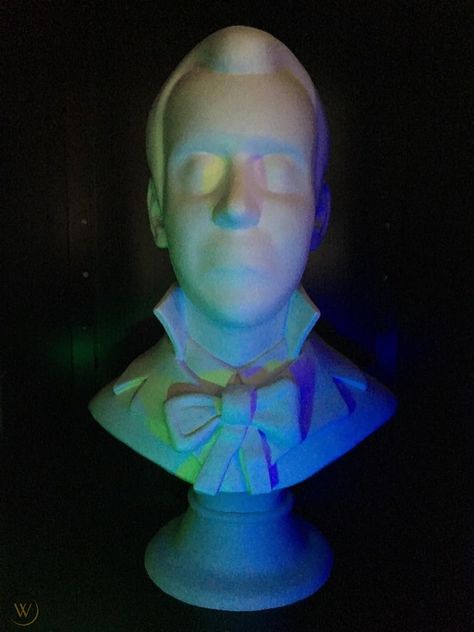 Disneyland Haunted Mansion Singing Bust Halloween Prop Display | #1883308826 Haunted Mansion Halloween, Haunted Mansion Disneyland, Halloween Prop, Disney Haunted Mansion, Disney Theme Parks, The Phantom, Disney Theme, Haunted Mansion, Halloween Props