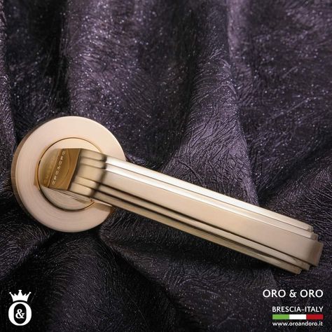 It’s time to choose GOLD! Visit our website www.oroandoro.it #OroAndOro #ItalianBrand #maniglie #dooraccessories #doordecor #furniturefittings #doordesign #home #decorativehardware #architecturalhardware #doorhandle #door #interiordesign #doorhardware #doors #doorhandles #homedecor #handle #Gold #golden Gold Door Handle, Brass Door Burro, Golden Door Handle, Modern Art Deco Door Handle, Door Handles In Pakistan, Fitted Furniture, Decorative Hardware, Door Accessories, Door Hardware