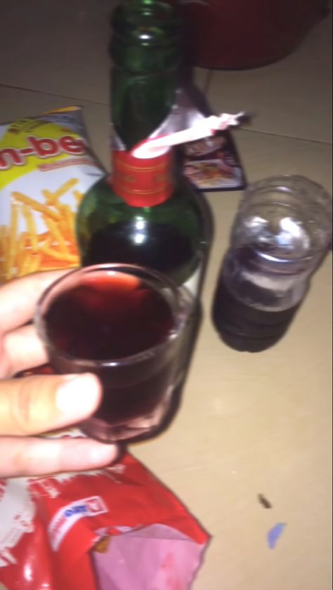 Soju Drinks, Dark Room Photography, Alcohol Aesthetic, Soju, Boyfriend Gifts, Red Wine, Vodka, Wine Glass