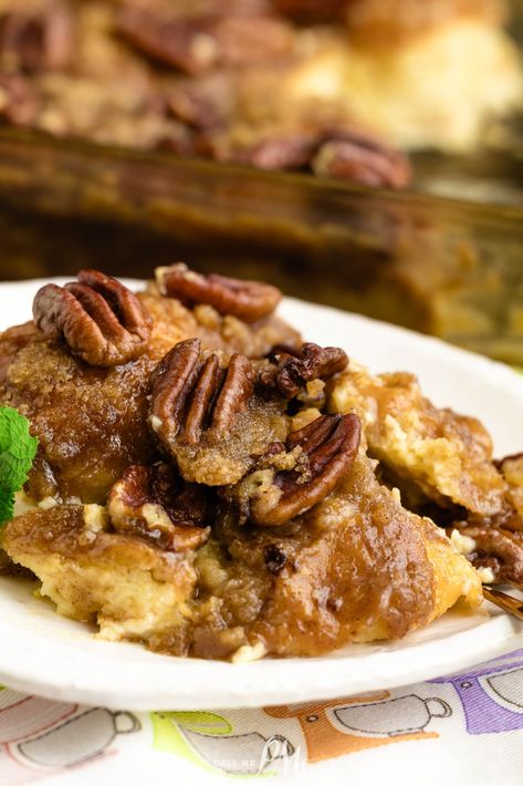 Praline Croissant Bread Pudding Pecan Pie Bread, Traditional Bread Pudding, Classic Bread Pudding, Pecan Bread Pudding, Pecan Pie Bread Pudding, Croissant Bread Pudding, Pecan Bread, Croissant Bread, Dry Bread