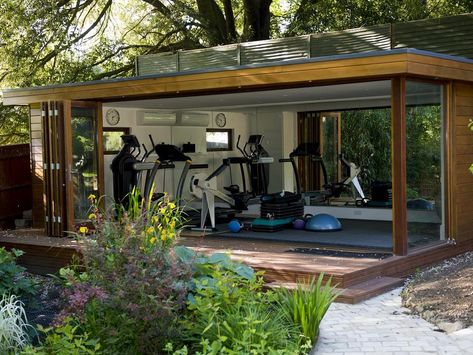 Garden Gym in Surrey, May 2012 Best Home Gym Setup, Patio Gym, Outdoor Home Gym, Ruang Gym, Gym Shed, Backyard Gym, Dream Home Gym, Home Gym Setup, Home Gym Garage