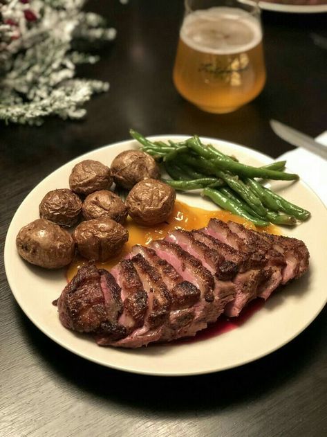 Easy Sunday Dinner Ideas, Easy Sunday Dinner, Sunday Dinner Ideas, Rosemary Potatoes, Plats Healthy, Beef Steak Recipes, String Beans, Duck Fat, Delicacy Food