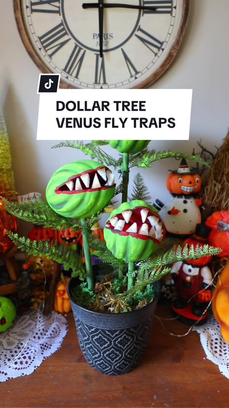 Diy Venus Fly Trap Craft, Witchy Dollar Tree Finds, Venus Fly Trap Halloween Decor Diy, Diy Venus Fly Trap Halloween, Venus Fly Trap Craft, Halloween Venus Fly Trap, Diy Venus Fly Trap, Flies Trap Diy, Crafts Tiktok