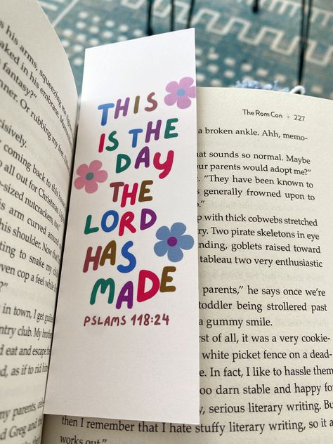 This is the day the Lord had made Bookmark Dimensions are 3x6 Book Mark Inspo Aesthetic, Cute Bible Bookmarks, Bible Bookmarks Diy Scriptures, Christian Book Mark Ideas, Christian Bookmarks Diy, Diy Bible Bookmarks, Book Markers Ideas Diy, Bookmarks For Bible, Diy Christian Gift