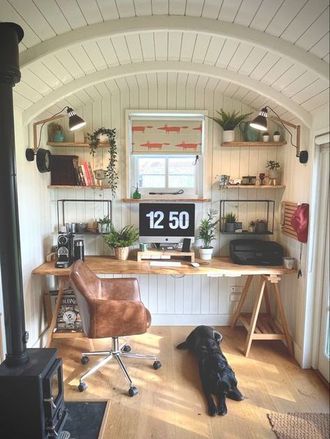 How to Create a Home Office that Fills You with Joy Shed Office Interior, Home Office Shed, She Shed Office, Garden Office Shed, Home Ideas Kitchen, Summer House Interiors, Cabin Office, Tiny Home Office, Office Shed