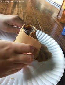 I've never met a kid who doesn't like the classic volcano eruption demonstration. But for second graders, we need a little more bang for our science lab buck. Read how we beefed up this all time favorite science activity to study and test the effects of volcanoes on landforms and landscapes. Asparagus On The Stove, Study Science, Second Grade Science, Volcano Eruption, Science Stem, Study Biology, Baking Soda Vinegar, Science Activity, How To Study