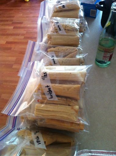 Tamalada - How to host a tamale making party - Hip Girl's Guide to Homemaking - Living thoughtfully in the modern world Tamalada Party, Mexican Couture, Latina Recipes, Tamale Making Party, Tamale Recipes, Tamale Party, Freezer Meal Party, Make Tamales, Christmas Fiesta