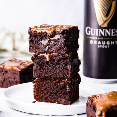 Extra-rich and decadent Guinness brownies! These delicious treats are moist and fudgy in texture, and full of indulgent, chocolatey flavour. Homemade Brownies Recipe, Guinness Brownies, Easy Homemade Brownies, Gluten Free Pumpkin Desserts, Easy Desserts For Kids, Homemade Brownies Easy, Low Carb Desserts Easy, Healthy Chocolate Recipes, Peanut Butter Truffles