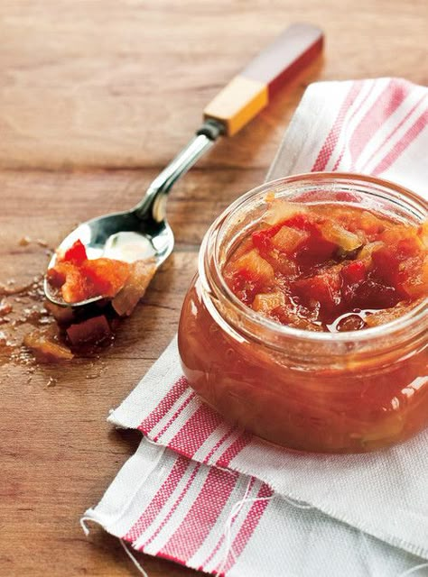 Ketchup maison (le meilleur) Recettes | Ricardo Fruit Ketchup, Ketchup Recipes, Ketchup Recipe, Homemade Ketchup, Marinade Sauce, French Cooking, Meals In A Jar, Pickling Recipes, Looks Yummy