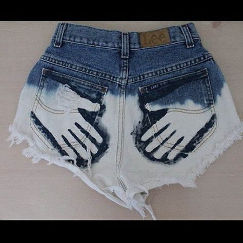 Hand prints Bleached Shorts, Hand Prints, Recycle Jeans, Denim Diy, Shorts Jeans, Diy Fashion, High Waisted Shorts, Farmer, Fashion Beauty