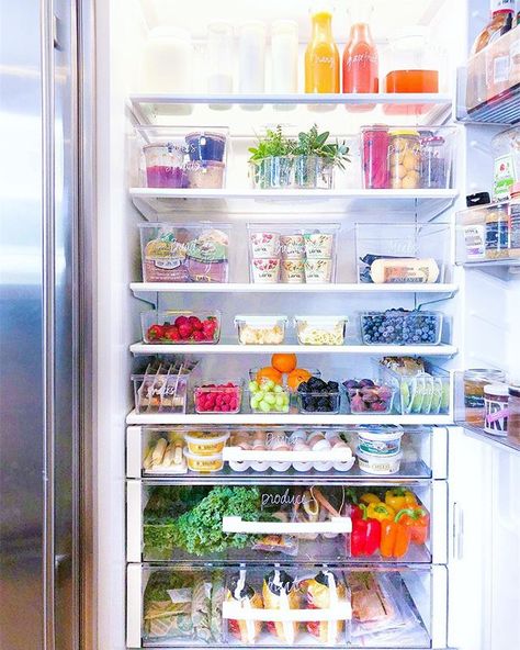 Healthy Fridge, Organization Hacks Bedroom, Perfect Pantry, Celebrity Closets, American Fridge, Tiffani Thiessen, Clean Fridge, Home Edit, Kitchen Organization Pantry