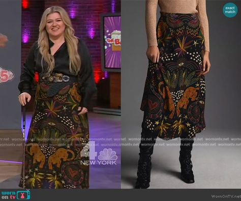 Kelly Clarkson Show Outfits, Kelly Clarkson Style, Kelly Clarkson Outfits, Kelly Clarkson Show, Yellow Floral Maxi Dress, Friday Fashion, Michelle Williams, Kelly Clarkson, Satin Slip