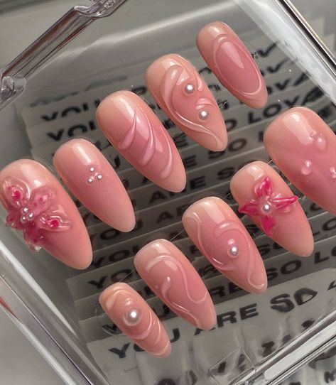 pink nails with 3D flower press on nails nail design beautiful summer vacation Summer Bottoms, Normal Body, Press Ons, Long Sleeves Jacket, Denim Jumpsuit, Nail Artist, Shoulder Sleeve, Summer Vacation, Caramel